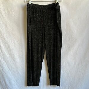 Chico’s Travelers black with tan print crop pants, size 3 (16)